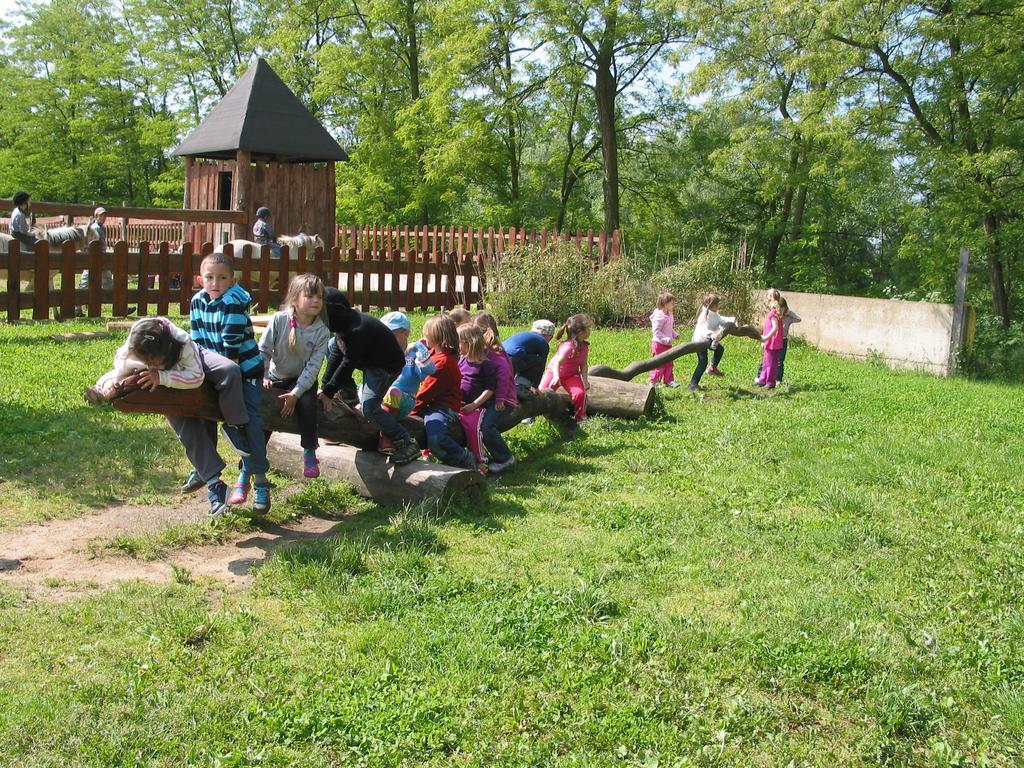 הוילה Mělník Zoopark Zelcin מראה חיצוני תמונה