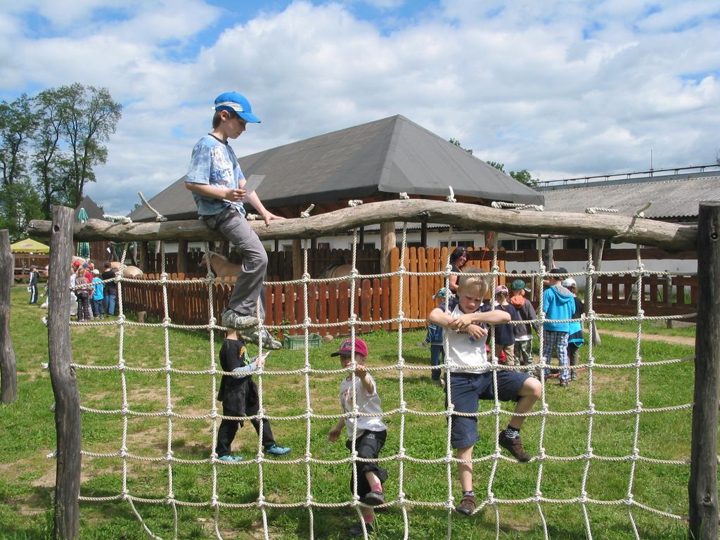 הוילה Mělník Zoopark Zelcin מראה חיצוני תמונה